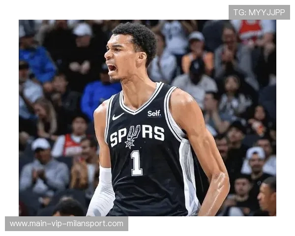 马刺挡拆顺畅，文班亚马吃饼暴扣